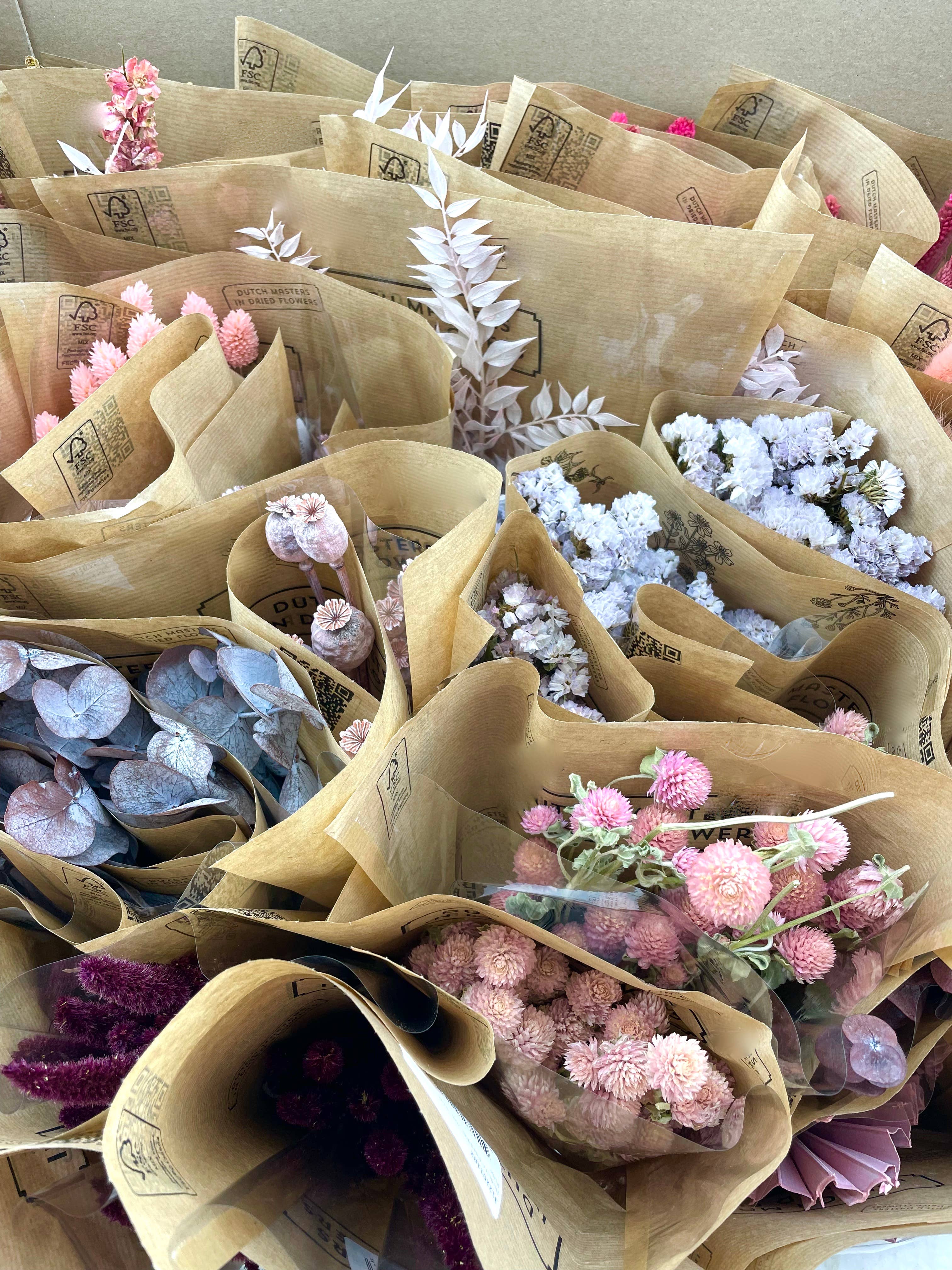 Dutch Flower Studio - Wholesale Gedroogde/geperste bloemen - Mix Droogbloemen - 65 boeket - Verkoopdisplay - decoratie2