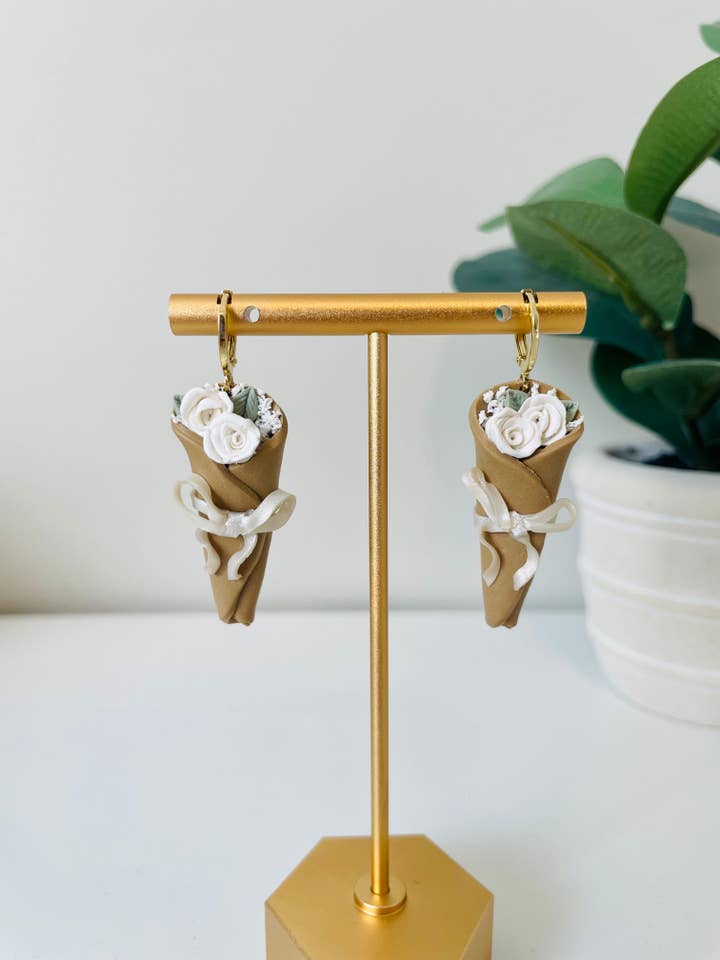 Rose bukett örhängen för wholesale av Cozy Clay LLC