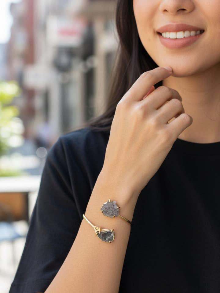 Bracelet enroulé Terra & Star pour la vente par jools & joplin