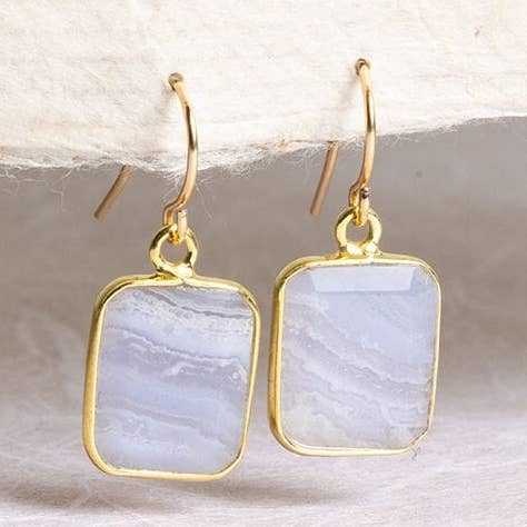 Orecchini a goccia in oro con taglio smeraldo in agata blu per la vendita all'ingrosso da parte di Soul & Little Rose