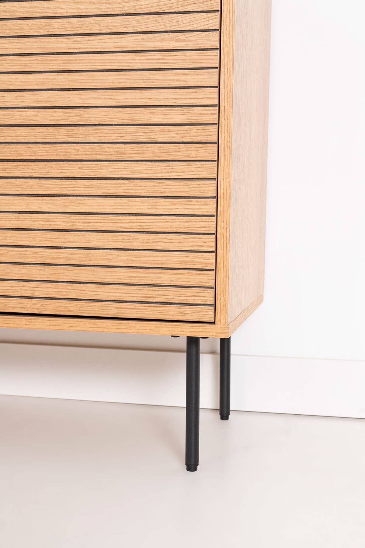 Gdeco - Wholesale Sideboard - Nela Sideboard, Oak Veneer And Black Dm, Black Metal Legs.2