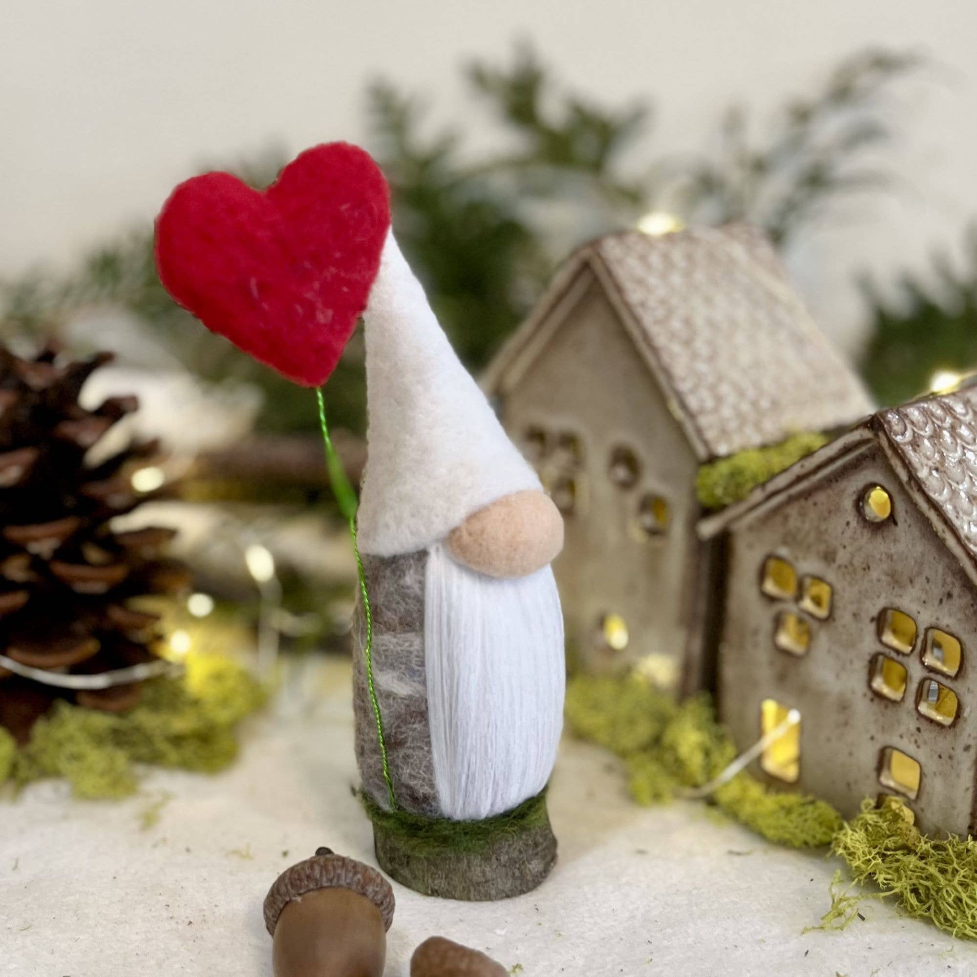 MJ and Me - Wholesale Decorative Tabletop Object - Carwyn, The Messenger Gnome3