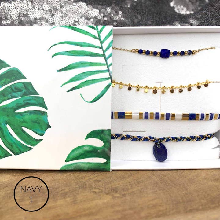 Scatola blu navy per la vendita all'ingrosso da parte di CLAIRE BERTEAU