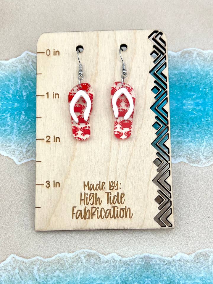 Boucle d'oreille pendante en acrylique découpée au laser Red Crab pour la vente par High Tide Fabrication