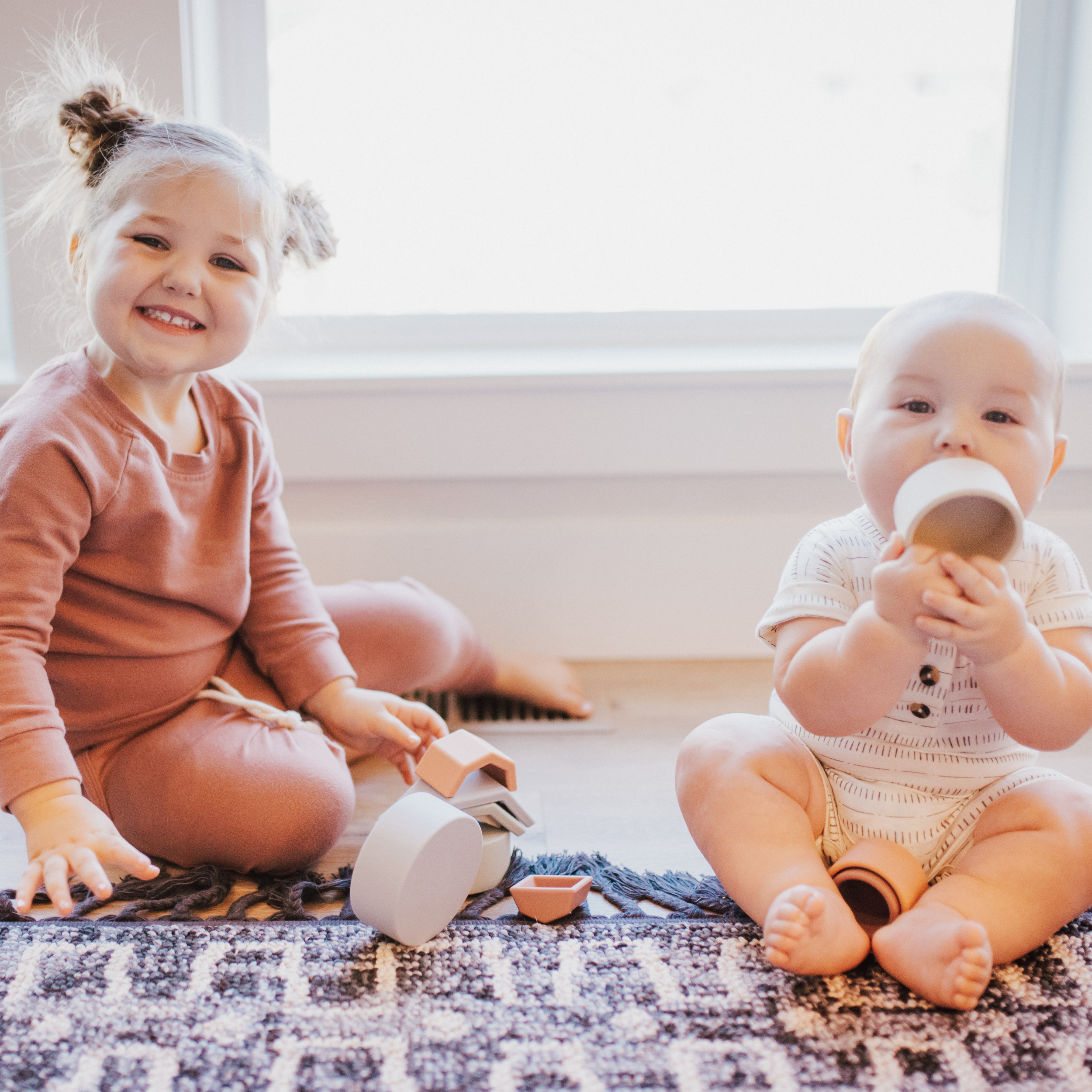 Babeehive Goods – wholesale Stacking rings game – Baby – Rainbow Stacking Toy12