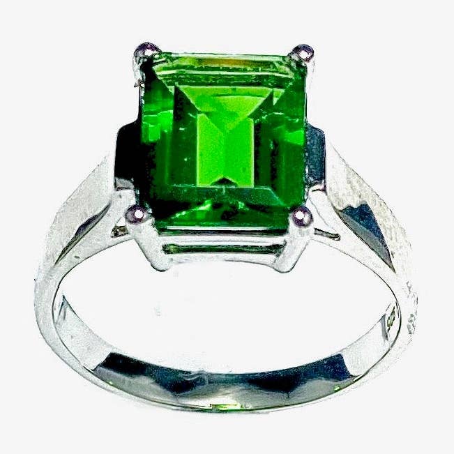 Smaragdgeslepen heleniet sterling zilveren oorknopjes en ring voor wholesale door Twan Kee Jewelry