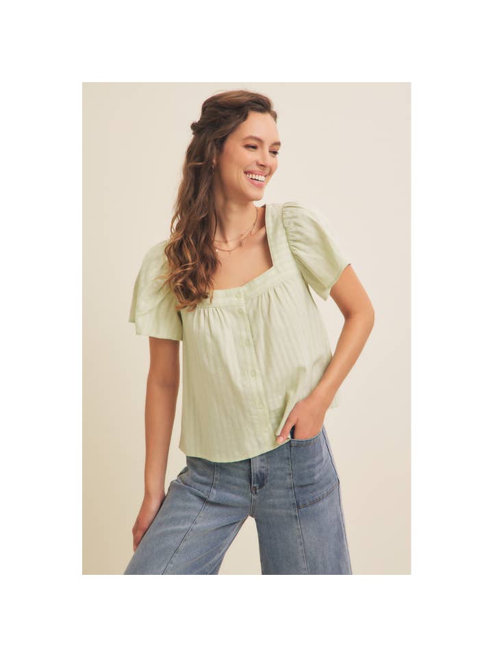 in february – Großhandel Bluse – Damen – BLUSE MIT STRUKTURIERTEM STOFF UND VIERKANT-AUSSCHNITT MIT KNOPFLEISTE3