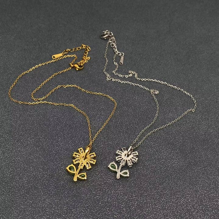 Mio Queena - Wholesale Pendant/charm necklace - Cubic Zirconia Sunflower Charm Gold-plated Necklace2