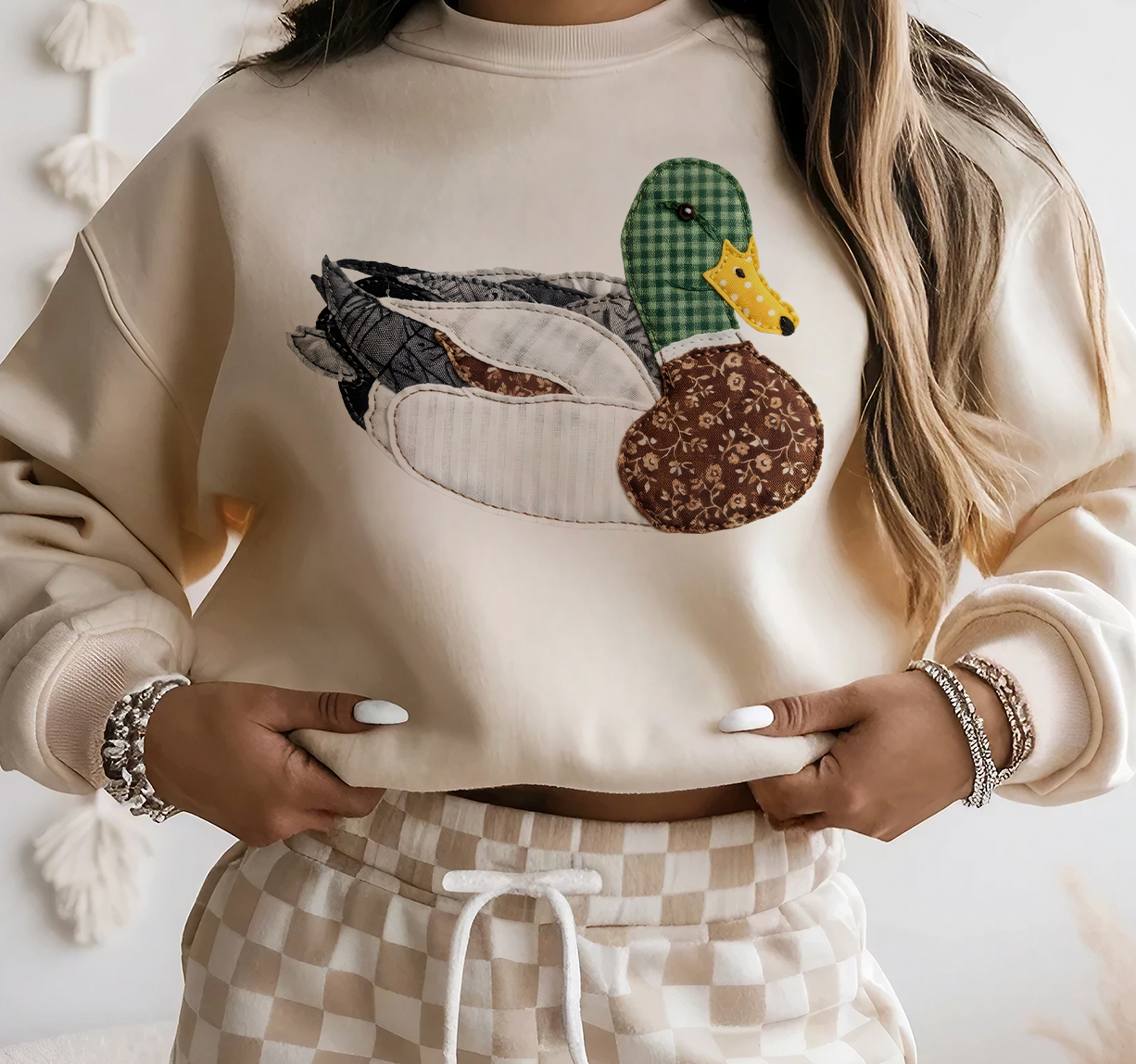 THE LATTIMORE CLAIM - Wholesale Graphic Sweatshirt - Women's - Grannys Faux Patchwork Mallard - Cream - Sweatshirts & T-Shirts2
