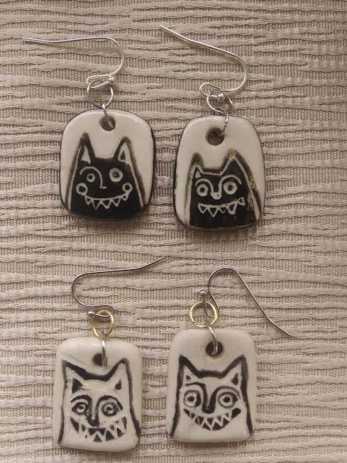 B & W Katzenohrringe für den Großhandel von Carisa Serena