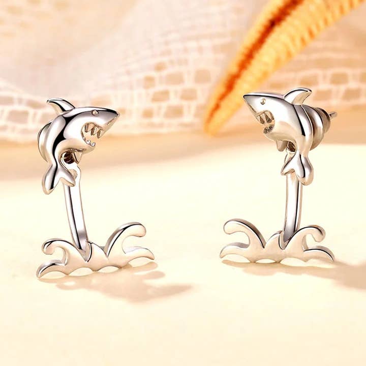 Boucles d'oreilles requin pour la vente par WonderSpark