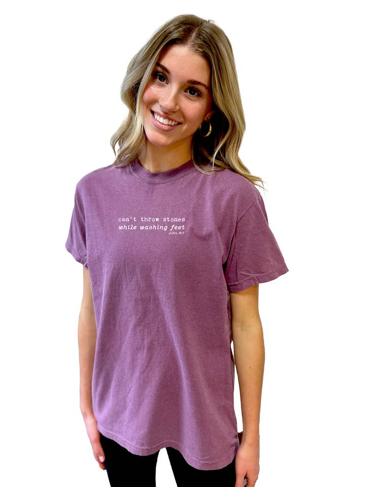 Dwell Apparel – Großhandel T-Shirt mit Siebdruck – Damen – UNISEX-T-SHIRT KANN BEIM FUSSWASCHEN NICHT MIT STEINEN WERFEN2