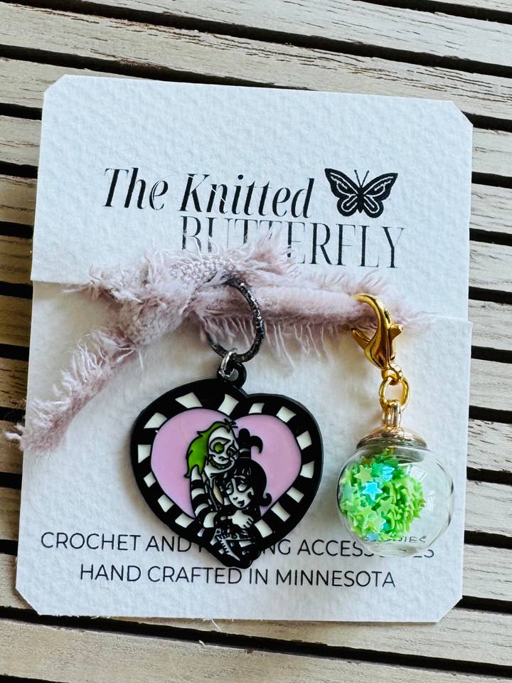 Ne dis pas son nom pour la vente par The Knitted Butterfly