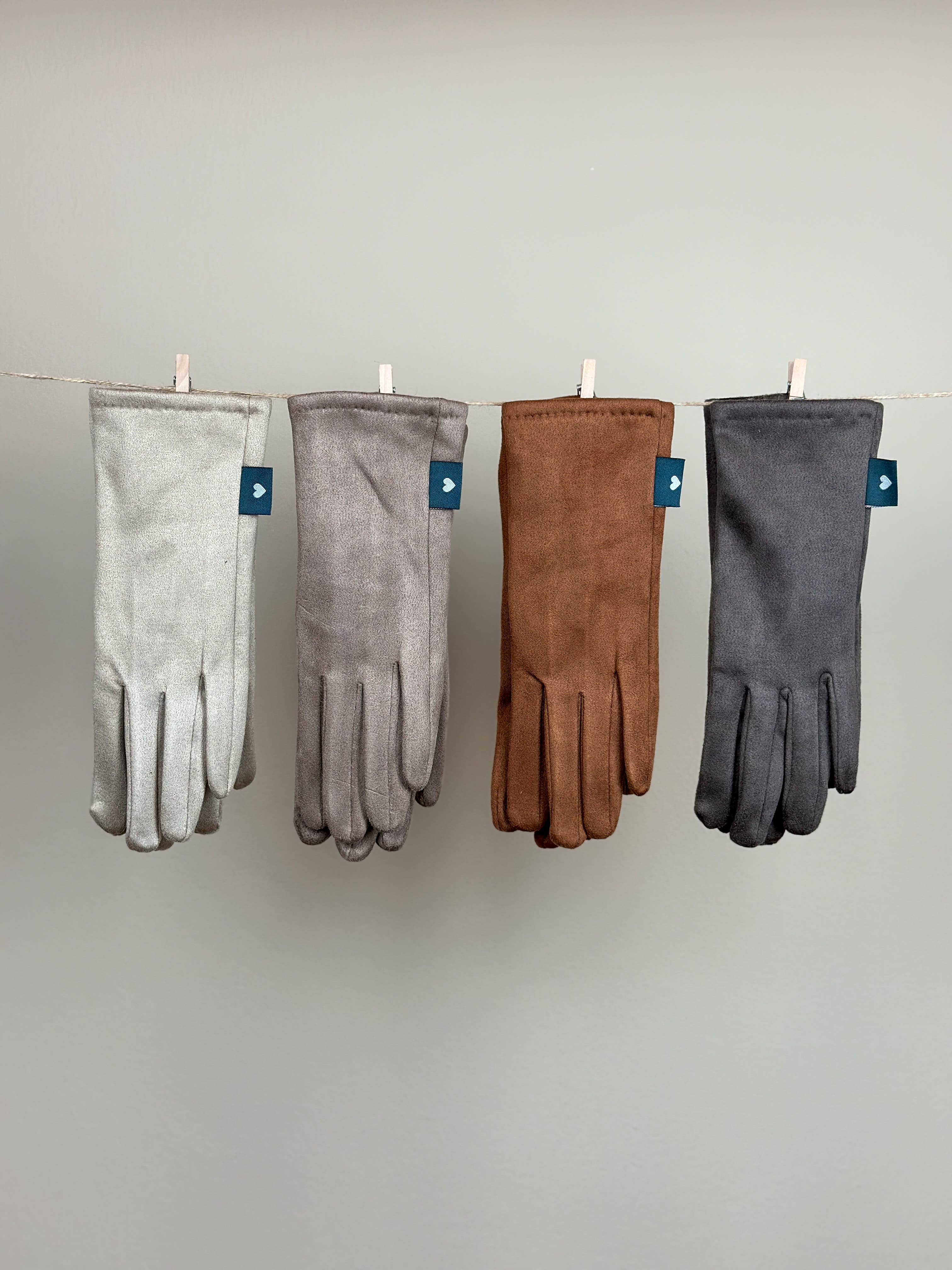 Herzilein-Wien GmbH - Wholesale Gloves - Women's - Handschuhe Velours1