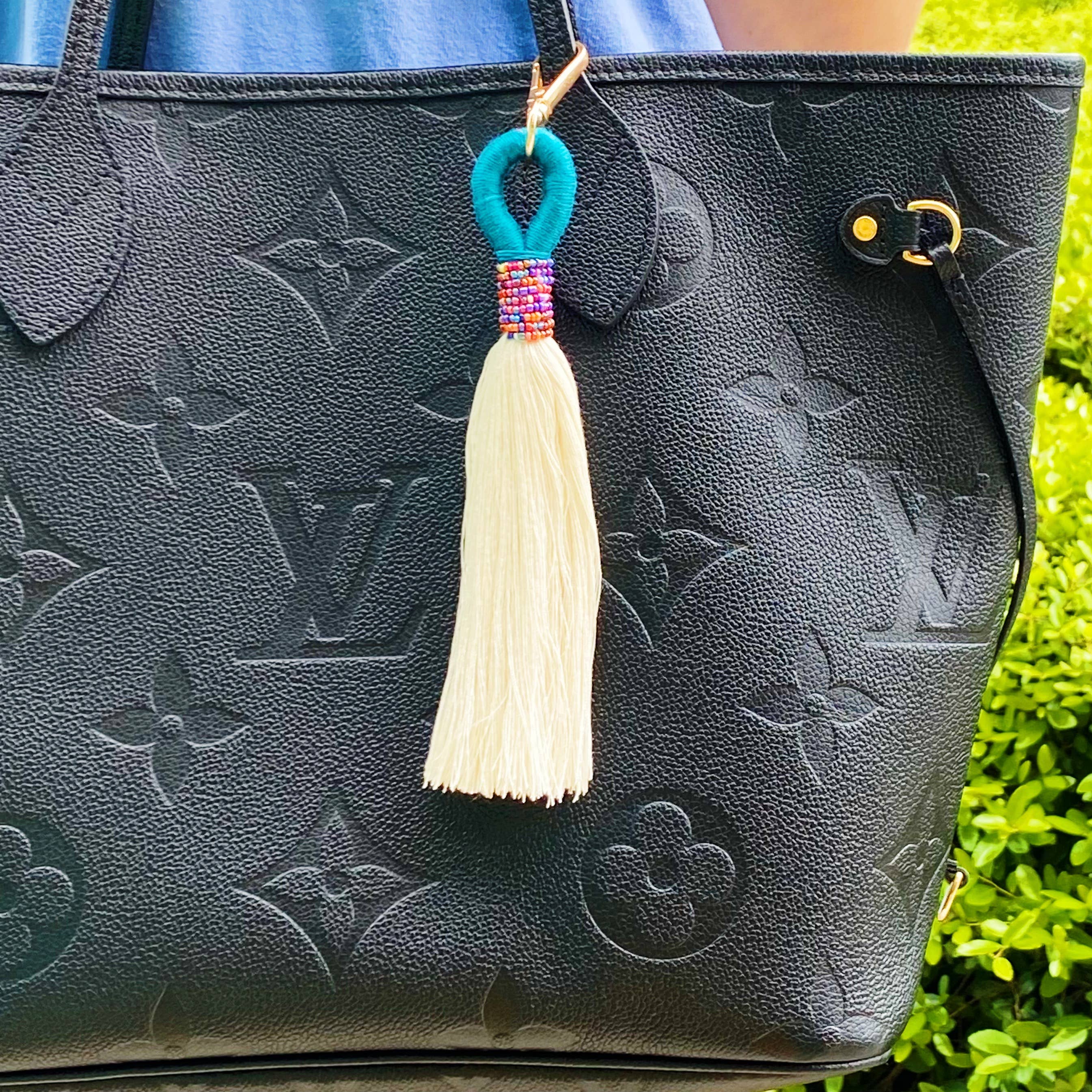 Ellison+Young – wholesale Keychain – Women's – Maya Bay Tasseled Key Chain3