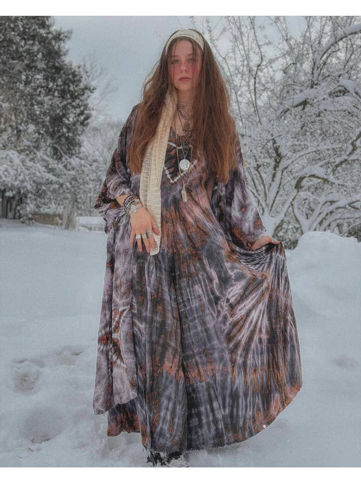 Gardenbelle Shop - Vendita all'ingrosso Vestito - Donna - Maxi abito Hippie Boho Love tinto a mano, colori neutri a cuore