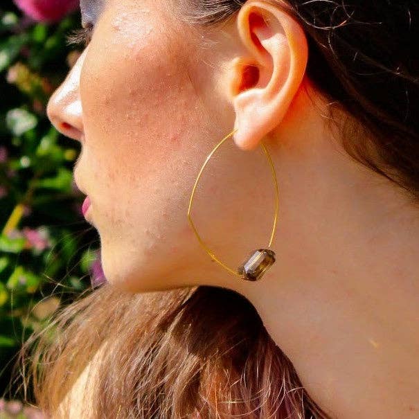 Brincos Triangulo Grande com Pedras Geminadas Recortadas à mão por atacado de Melissa McArthur - Jewellery Made in London