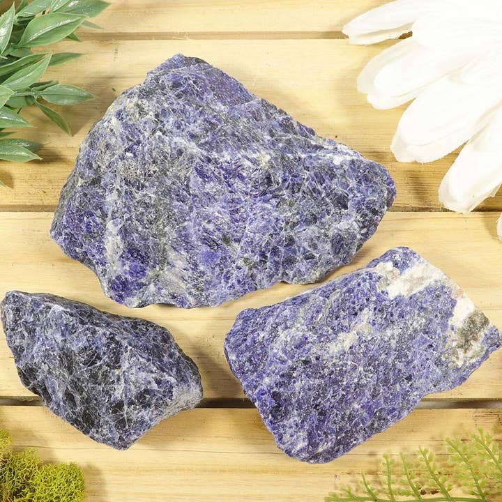 1 lb. spécimens de sodalite brute naturelle pour la vente par Natures Artifacts Inc