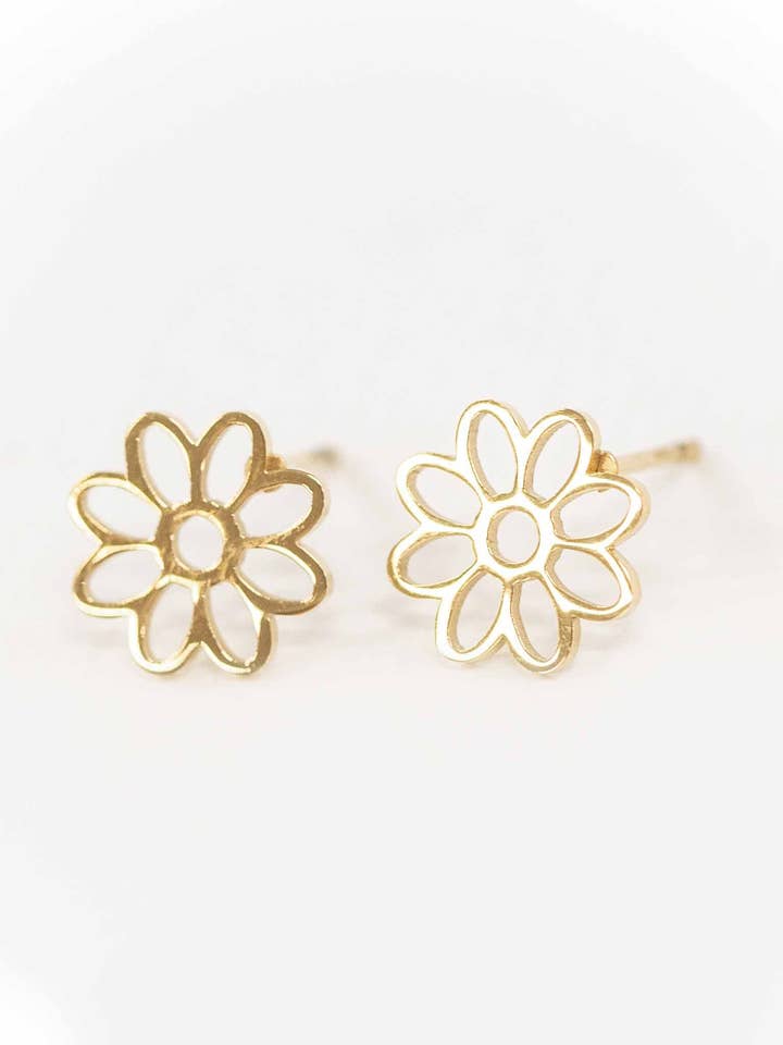 Daisy Outline Stud Earrings | Gold for wholesale by Lovoda