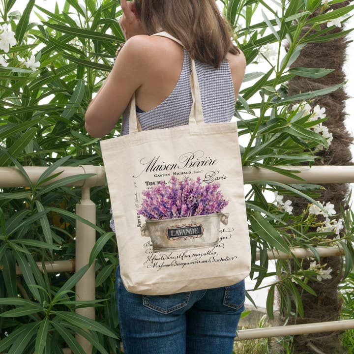 Tote floral printanier à lavande française pour la vente par This Joyful Home