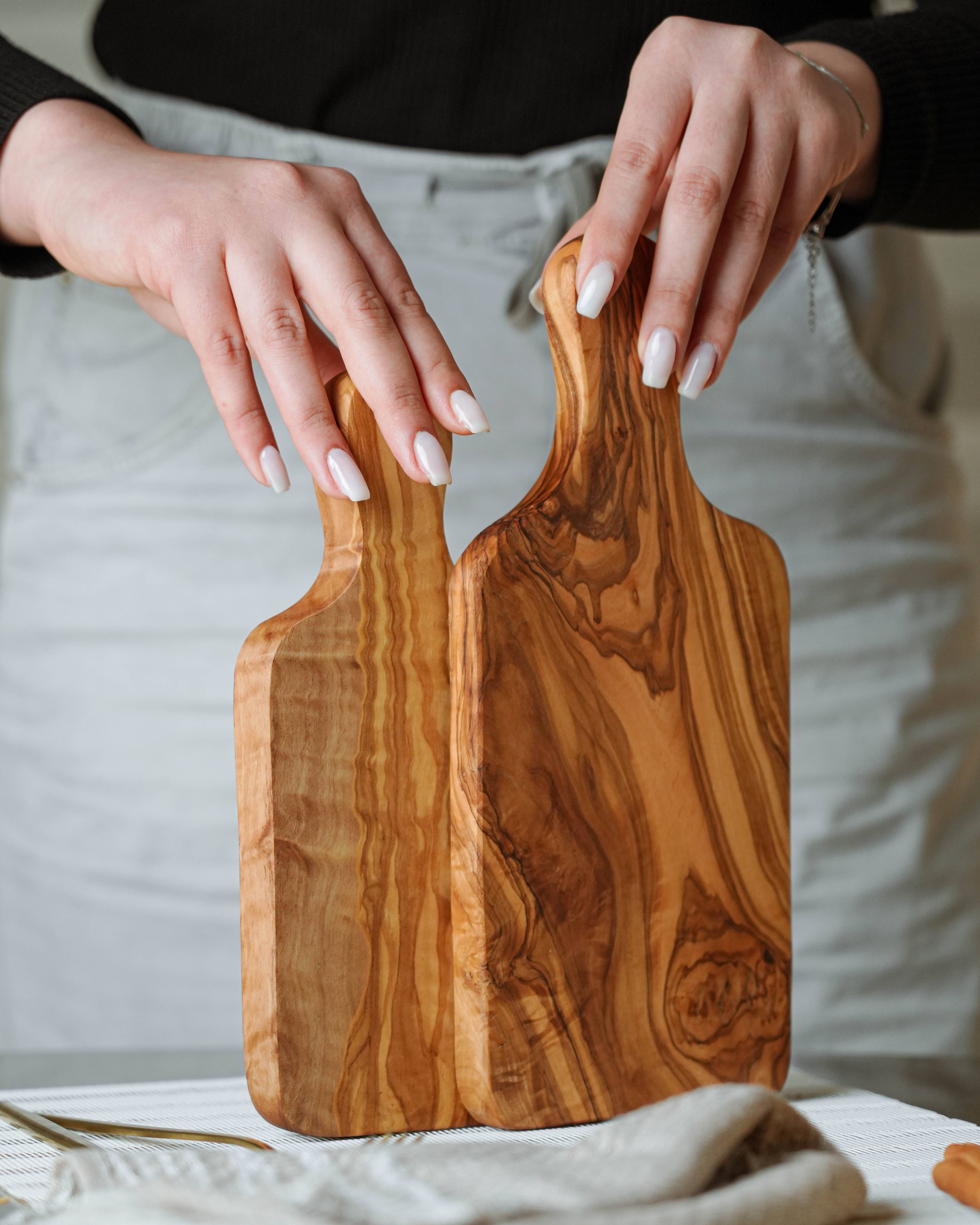Handcrafted Olivewood - Wholesale Cutting Board - Cutting Board with Handle1