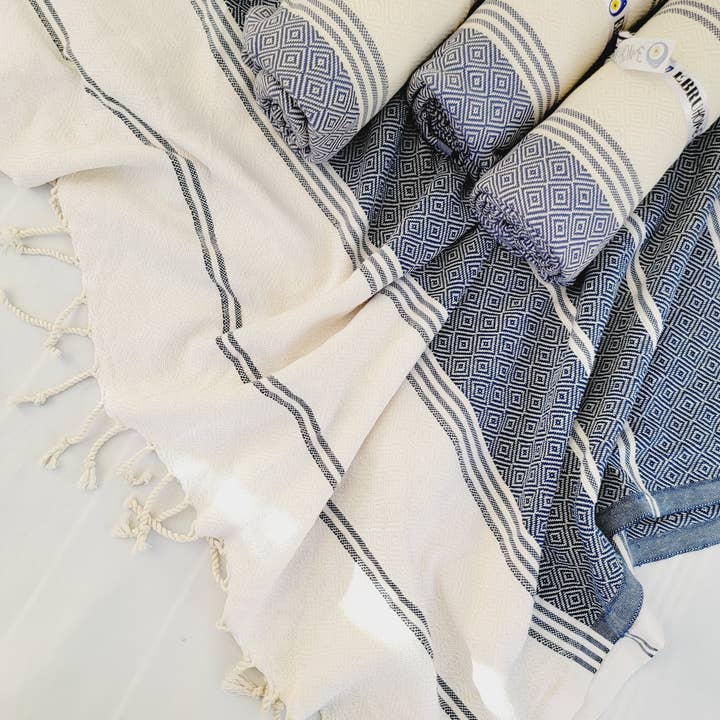 EBRU Home - Wholesale Throw Blanket - Throw Blanket, Farmhouse deco, Fall deco, Quick fold throw3