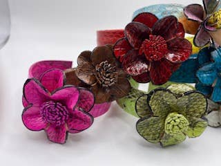 Shae's Resale - Vente Bracelet jonc - Petits bracelets à fleurs colorées2