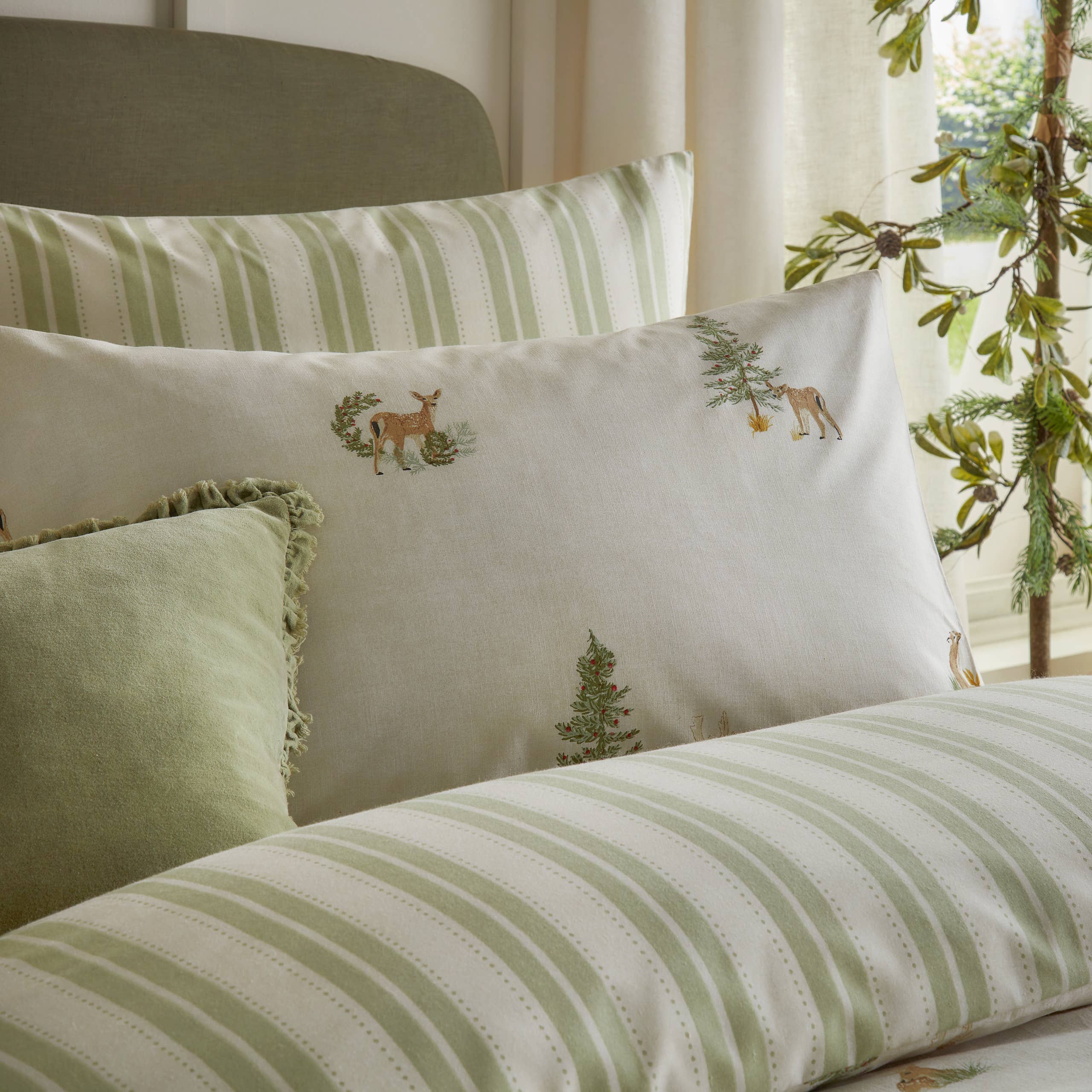 Green Natural Charlecote Printed 100% Cotton Duvet Cover Set Green/Natural for wholesale on Faire1