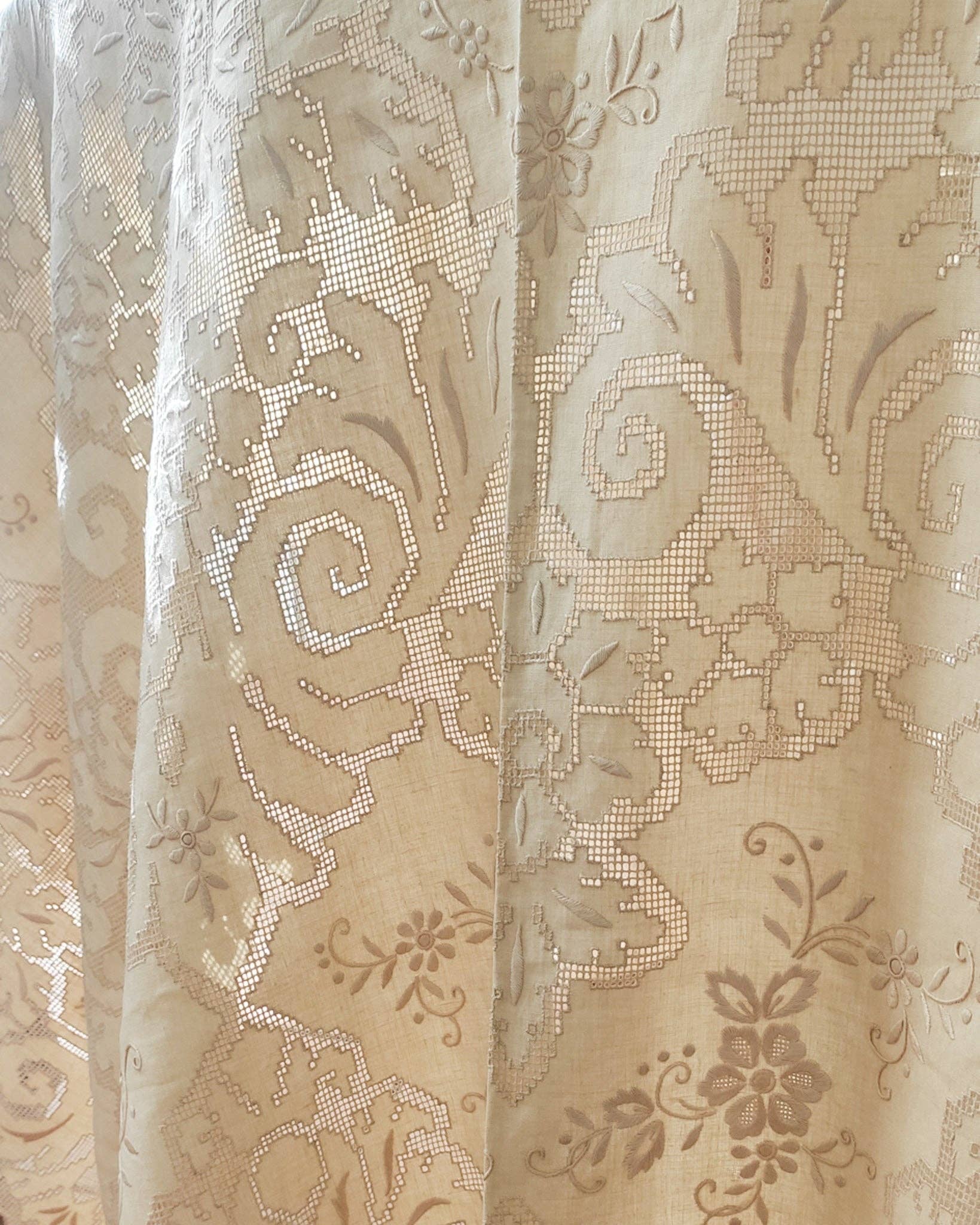 Heyfoo - Wholesale Tablecloth - Sicilian paraded linen tablecloth with 12 napkins11