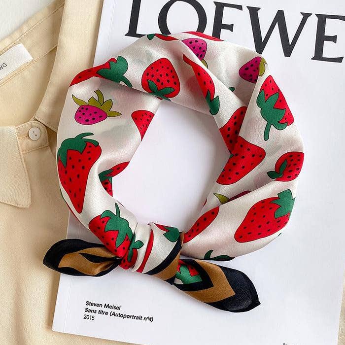 Jordbærmønster 100% morbær silketørklæde/silketørklæde/silkehårtørklæde/silkehalstørklæde/silkebandana/tasketilbehør/gave til hende for engroshandel hos SueSilkHK