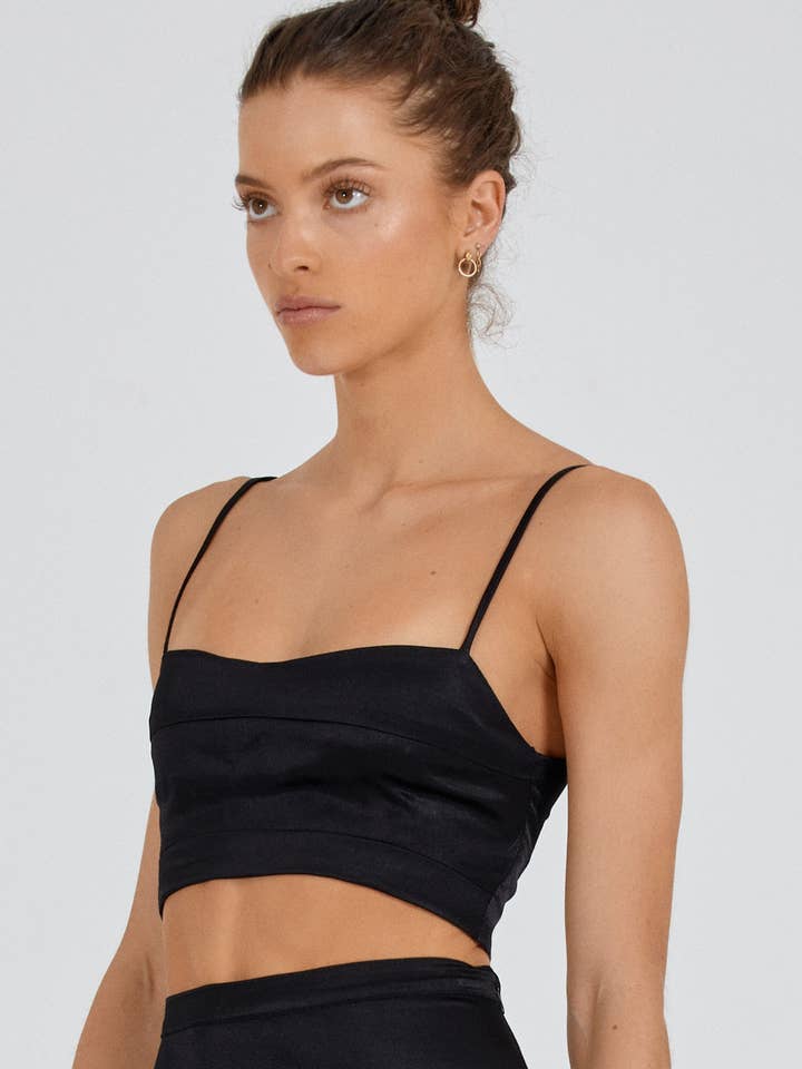 Top corto Irianna - Negro para venta al por mayor de BEFORE ANYONE ELSE