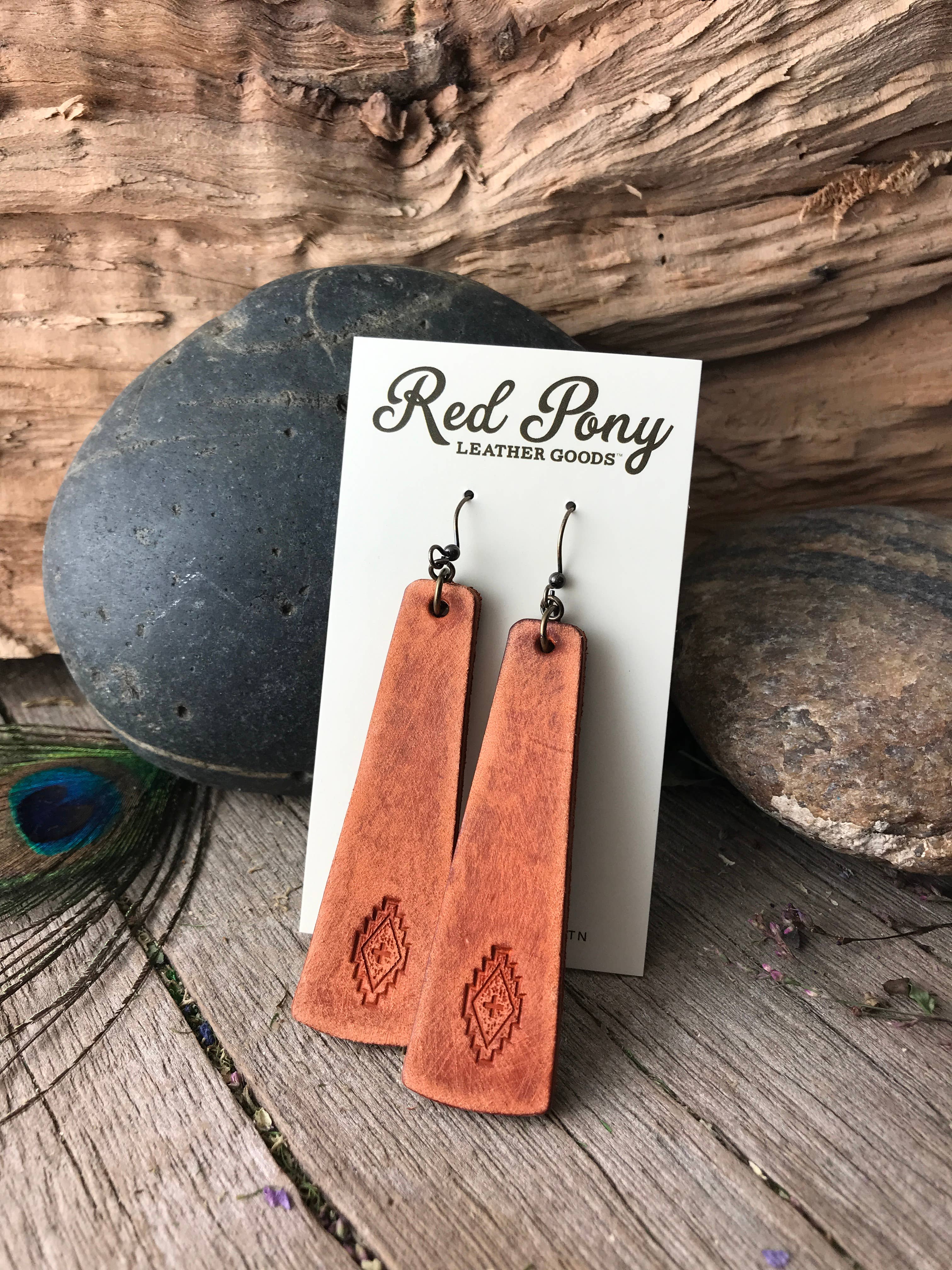 Red Pony Leather Goods – Brincos de argola por atacado – Brincos de couro com barra estilo western trabalhados à mão4