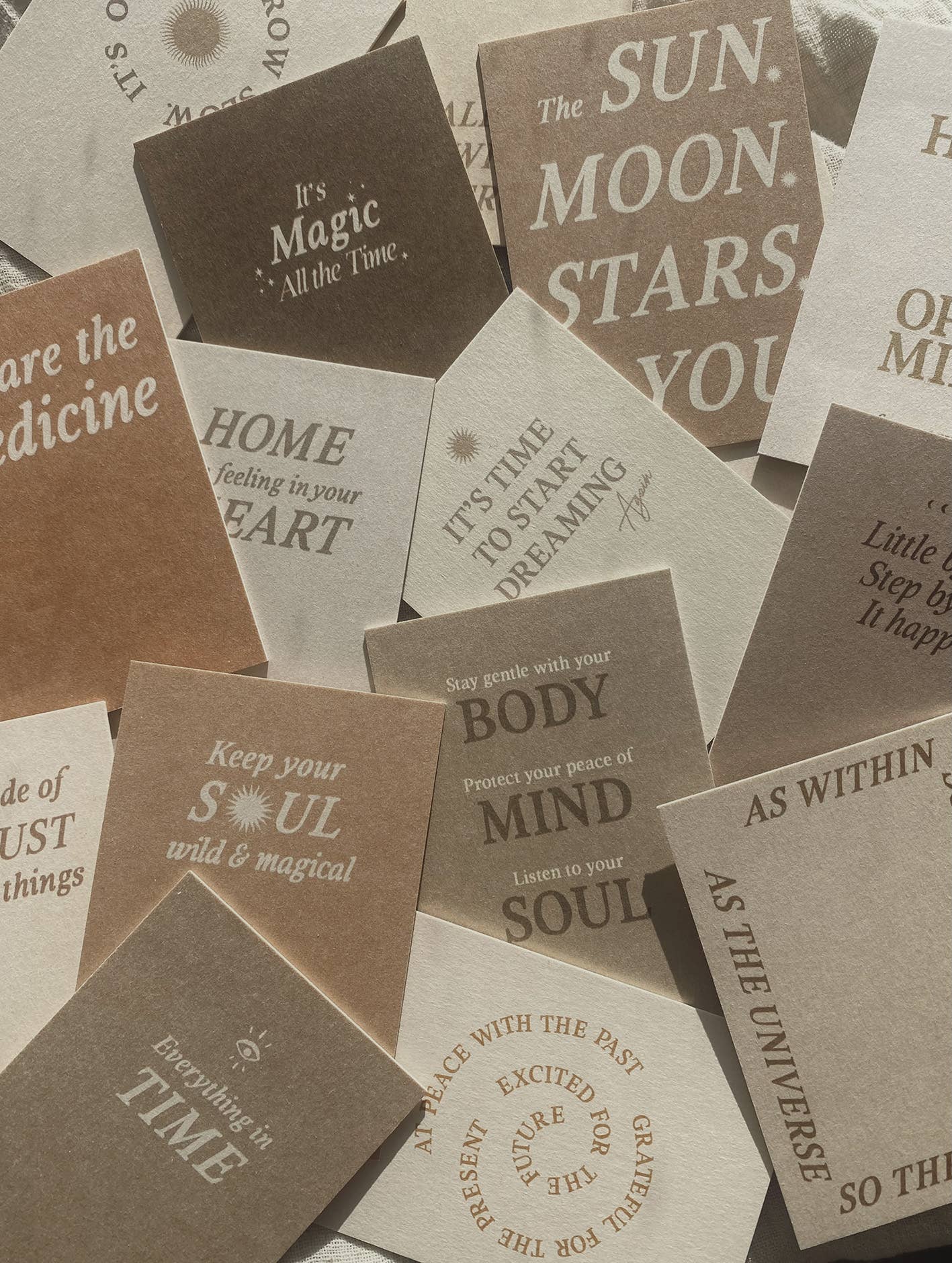 Anna Cosma - Wholesale Tarot/Oracle Card - IT'S MAGIC ALL THE TIME - CARD SET - 17 CARDS - AFFIRMATION2