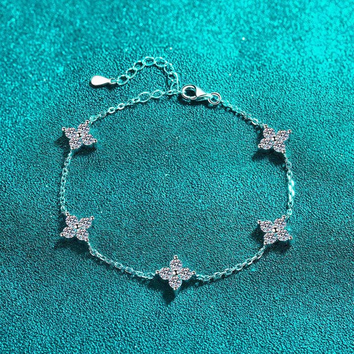 Moissanite firkløver armbånd i 925 sterlingsølv for engroshandel hos Perimade & Co. LLC