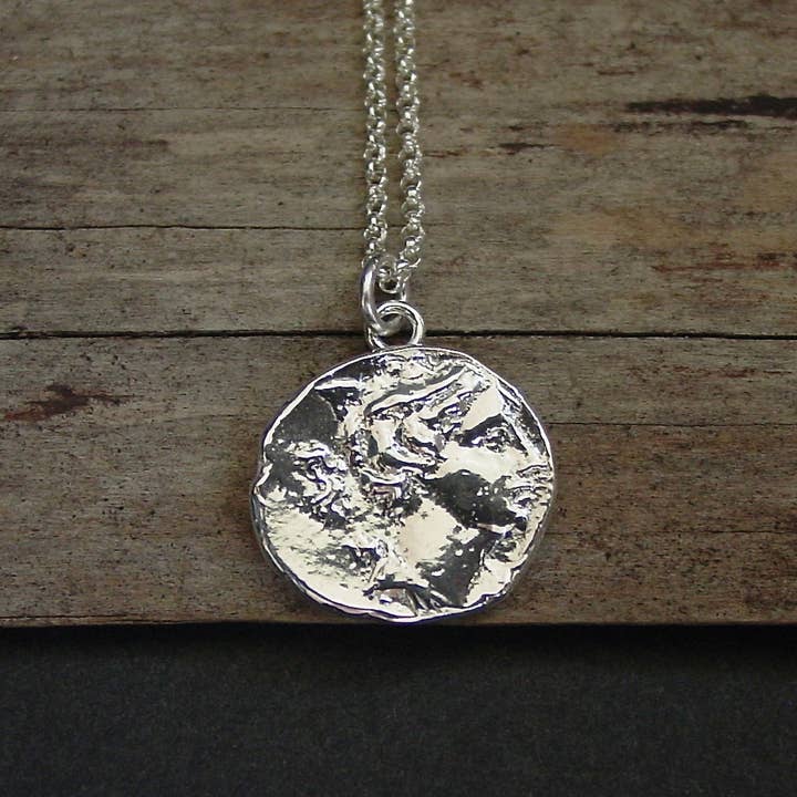 Artemis Munt Ketting - Diana de Jageres - Zilver voor wholesale door Vis a Vis Jewelry