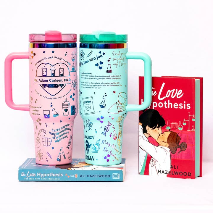 Officiellt licensierad The Love Hypothesis 40 oz graverad kopp för wholesale av Dogwood + Daisy Studio
