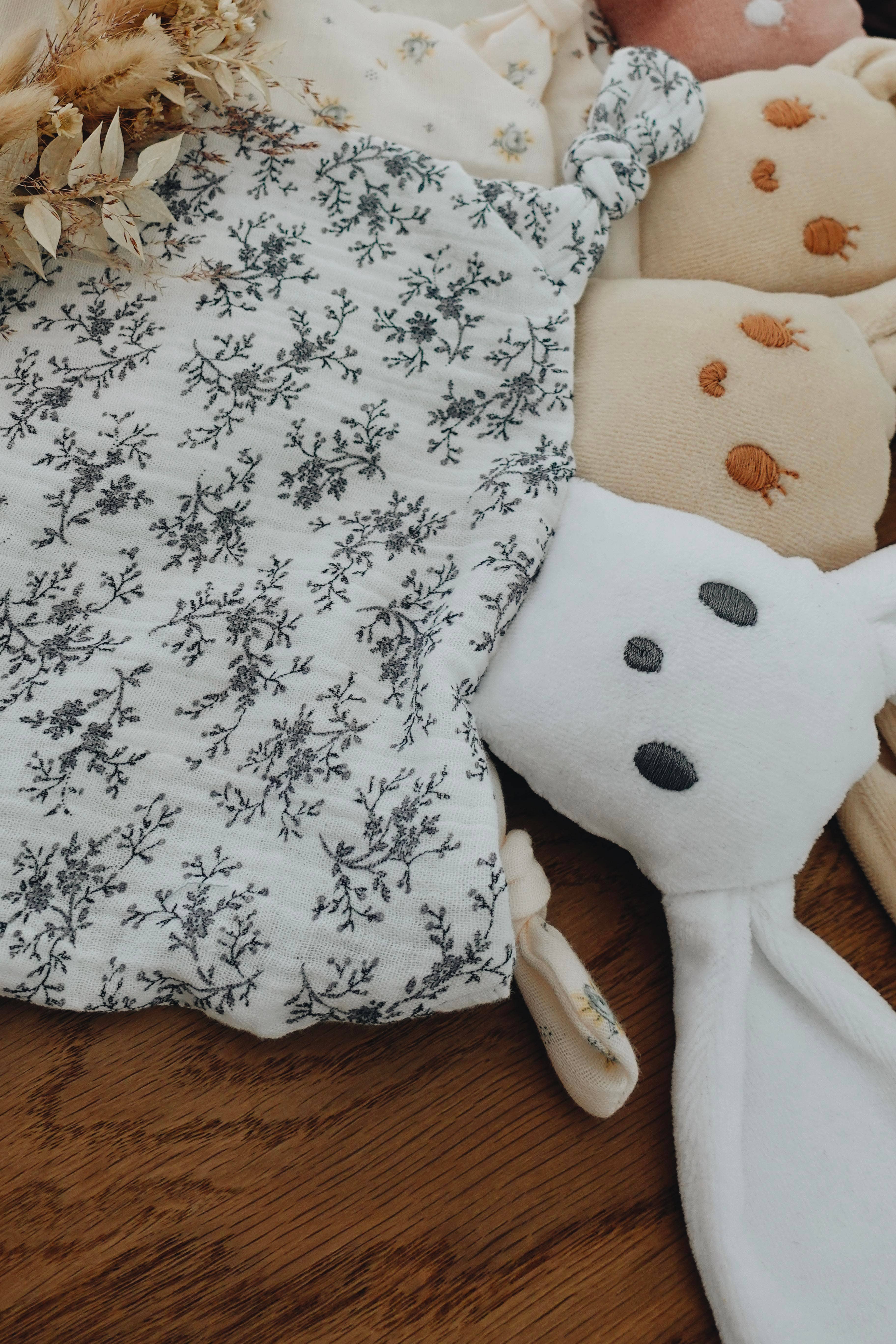 Louis & Jules Stambouli Conseil - Vendita all'ingrosso Peluche - Bambini e neonati - Doudou Chiffon Margot Gris4