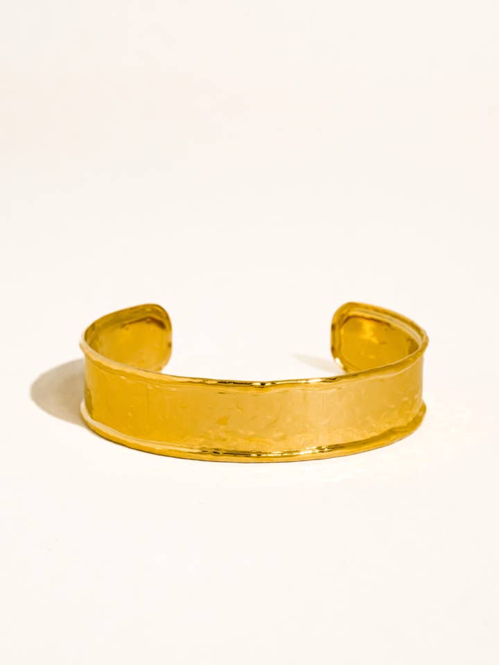 Zavra 18K Gold Non-Tarnish Hammered Cuff Bracelet for wholesale by Flânerie by MAIQ