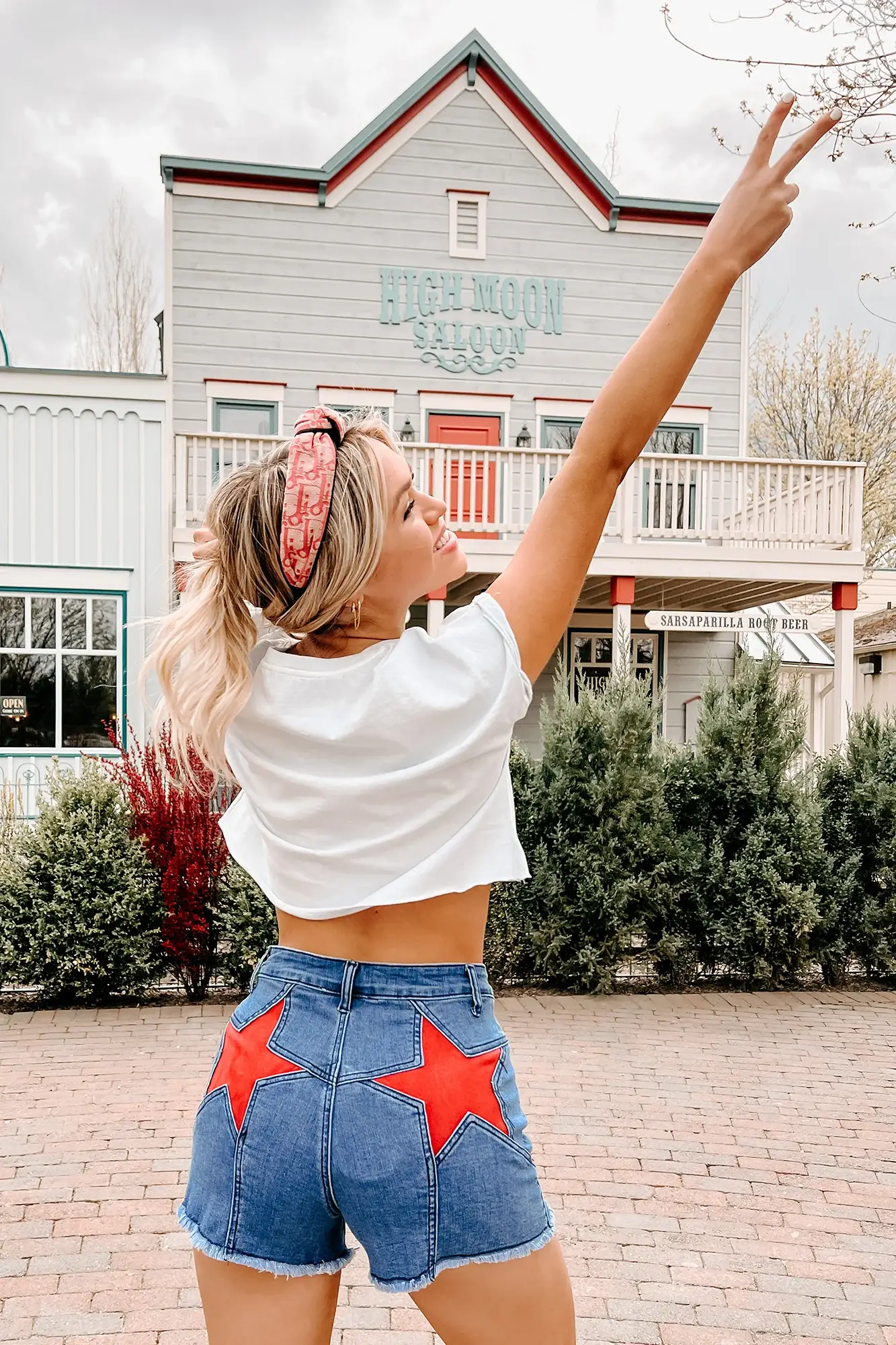 Saints & Hearts – Calções – Mulher por atacado – SIP6229C CALÇÕES JEANS JEANS COM DORSO EM CAMURÇA COM DETALHE EM ESTRELA1