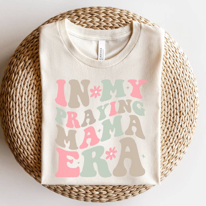 Maglietta In My Praying Mama Era per la vendita all'ingrosso da parte di Woobie Beans Jewelry, Gifts & Apparel