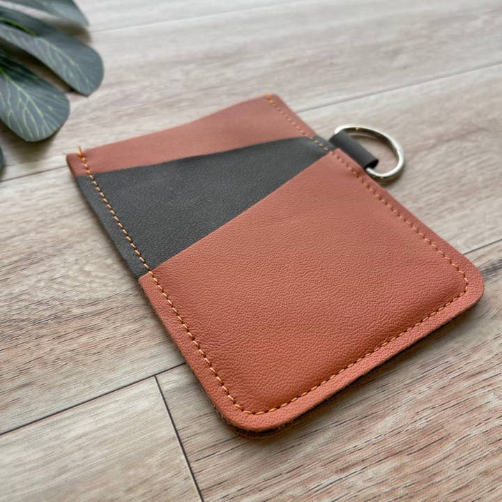 Porte-cartes angulaire en cuir avec 3 fentes orange et marron pour la vente par Mally Designs