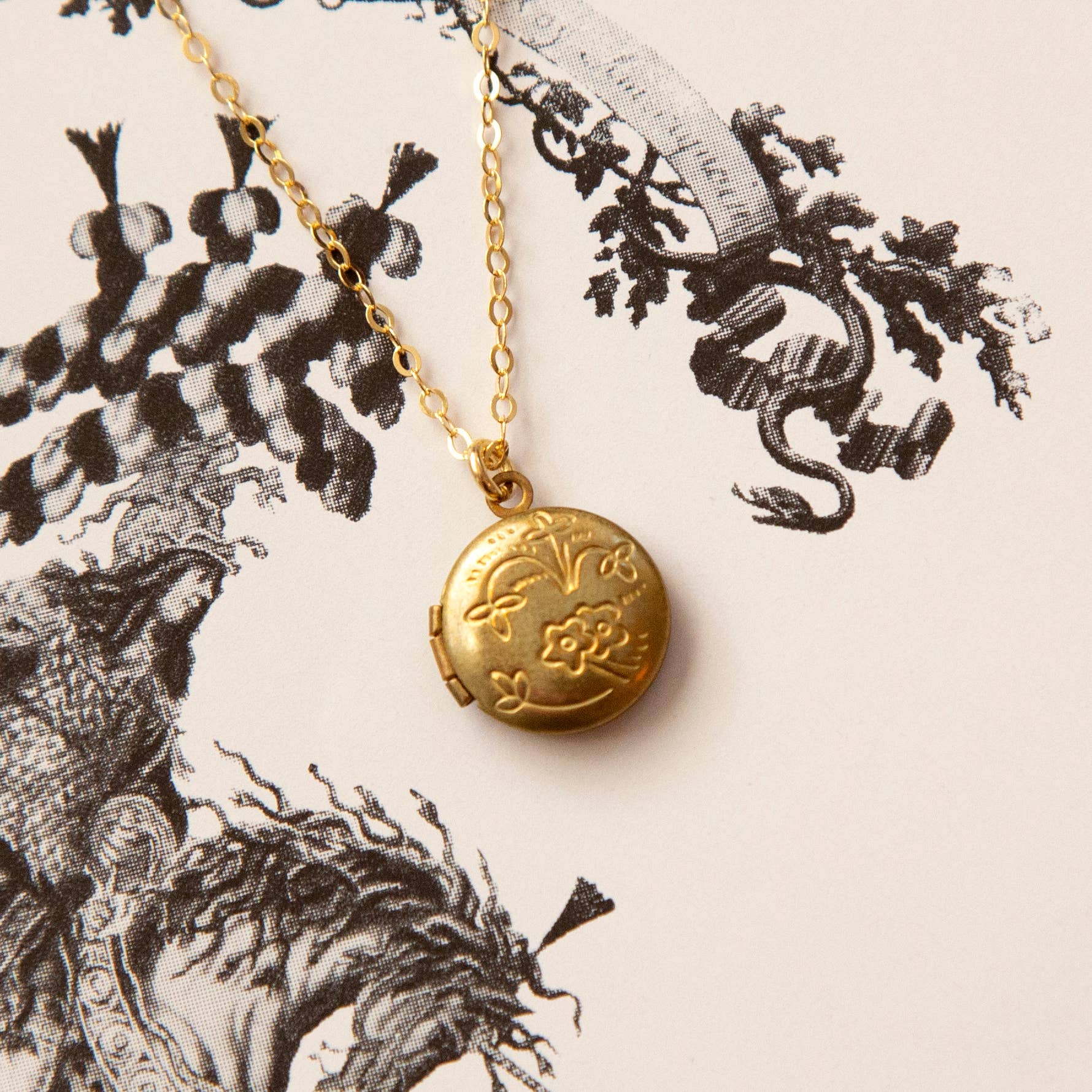 Kindred Objects - Wholesale Locket Necklace - Vintage Mini Round Locket Necklace (Floral)3