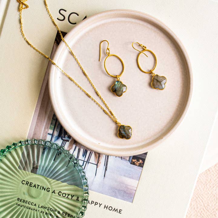 Ashiana London – wholesale Pendant/charm necklace – Clover Labradorite Necklace2