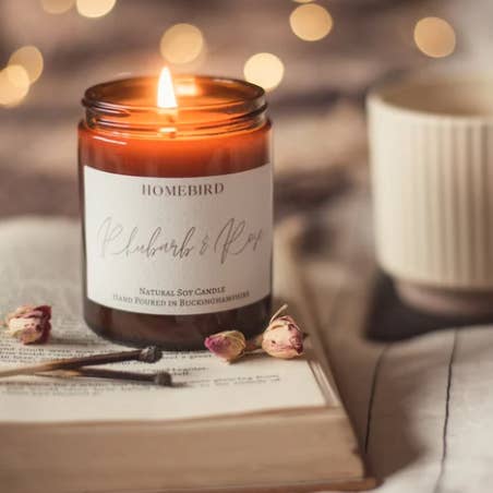 Rabarber & Rose - Naturligt sojavokslys for engroshandel hos Homebird Candle Co.