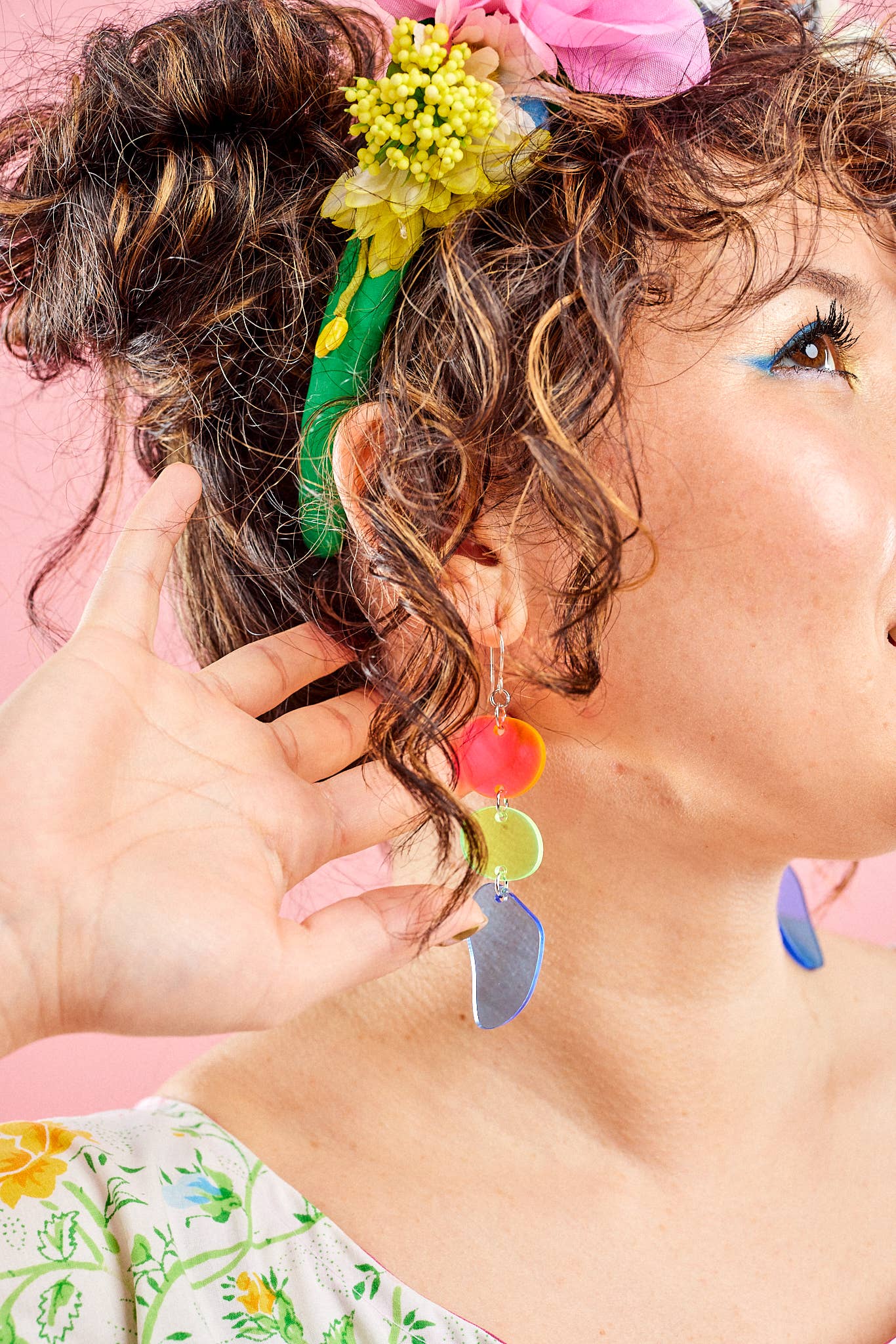 The Lost & Found - Vendita all'ingrosso Orecchini pendenti - Orecchini a tripla goccia «Rainbow Irridescent»5