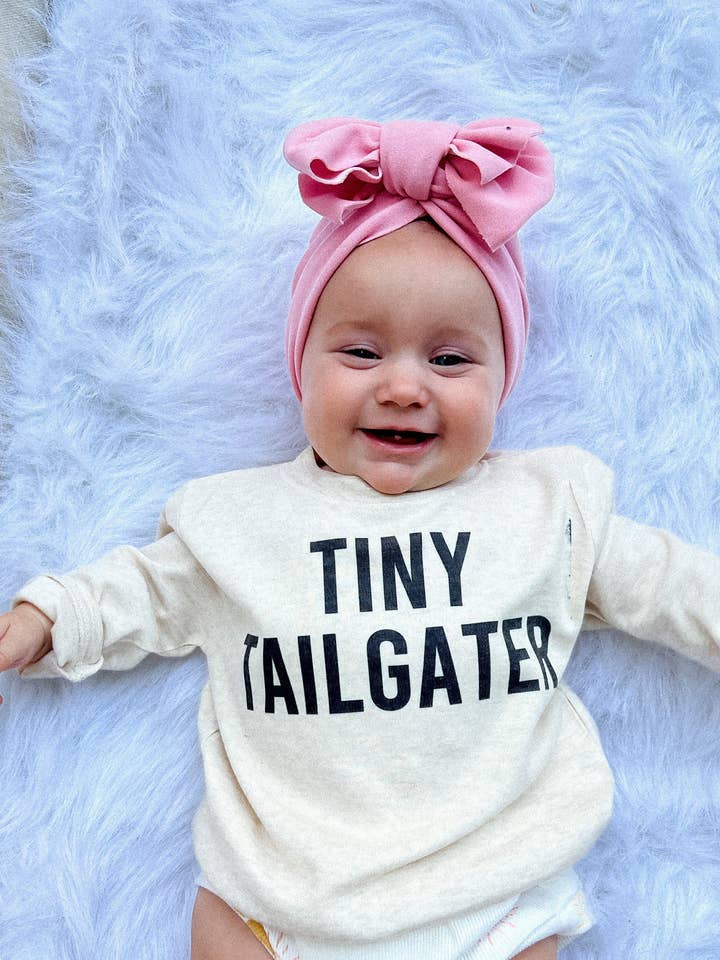 Fodbold baby bodysuit, Toddler Football Tee, På søndage ser jeg fodbold med farskjorte, første fodboldsæson, Unisex babyfodbold for engroshandel hos Little Mama Made It