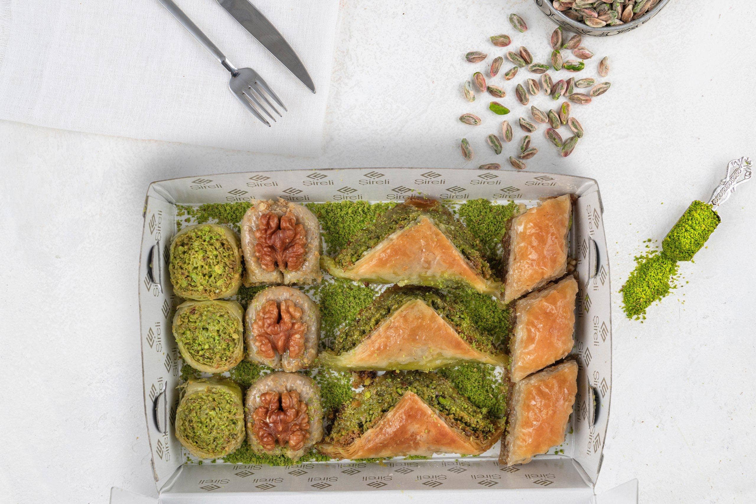 Aladdin - Wholesale Biscuit - Sireli Assorted Pistachio Walnut Baklava Turkish Halal1