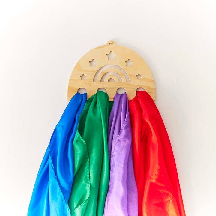 Riesige Spielseidentuch-Anzeige für den Großhandel von Sarah’s Silks