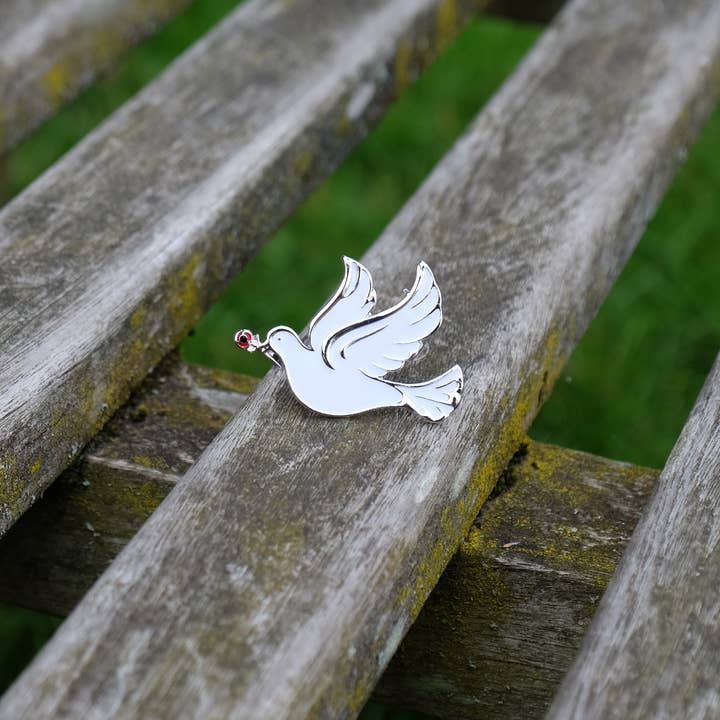 Alexander Thurlow & Co Ltd - Wholesale Broche - Vredesduif met rode papaverbloembroche