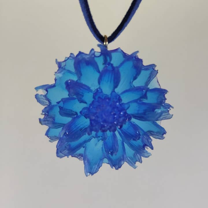 Pendentif Chrysanthème bleu C0002 pour la vente par Resinartesania